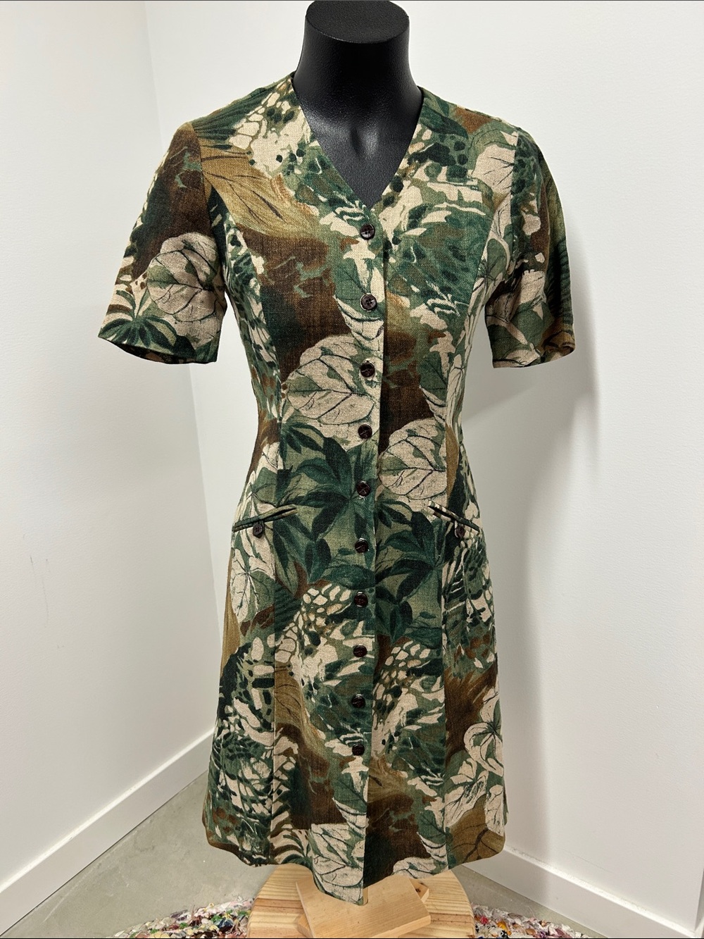 Vintage Carrie Hutton 100% Linen Botanical Floral Button Front Dress